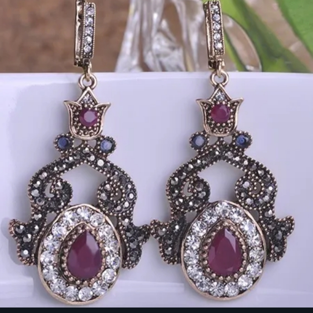 NWT Beautiful Boho Red & White Sparkling Turkish Inspired Earrings!!